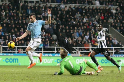 Στην κορυφή η Σίτι, 2-0 τη Νιούκαστλ (video)