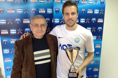 Κάσες: «Αφιερώνω το βραβείο σε κόσμο και συμπαίκτες»