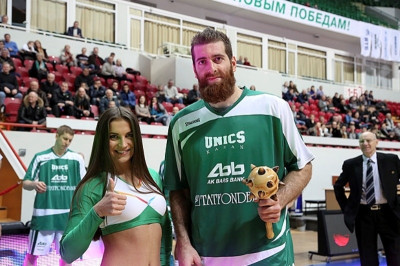 Ούνιξ Καζάν: Ο Καϊμακόγλου και η cheerleader (photos+video)