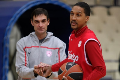 Ολυμπιακός: Έκπληξη ο Μουν