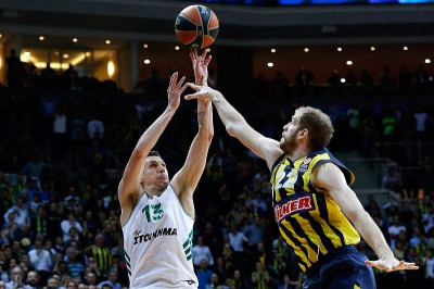 Η φωτογραφία της χρονιάς: Οταν ο Μήτσος σουτάρει ο Ζοτς...