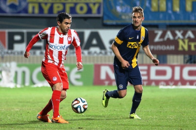 Ο βοηθός διαιτητή κάνει τάκλιν στον Κάφα (video)