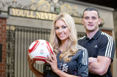 Η σέξι παρουσιάστρια της Λίβερπουλ στο Onsports: «Θα έκανα ξανά γυμνό!» (photos+videos)