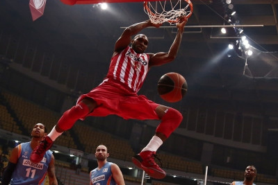 Ολυμπιακός: Καρφώνει με μανία ο Σίμονς (video)