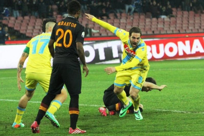 Θρίαμβος και πρόκριση για Νάπολι, 3-0 τη Ρόμα
