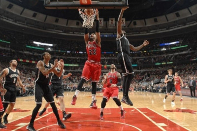 Σικάγο Μπουλς: Άμυνα και… ξύλο στους Νετς (videos)