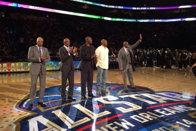 All Star Game NBA: Το τραγούδι του Μάτζικ Τζόνσον στον Μπιλ Ράσελ! (video)