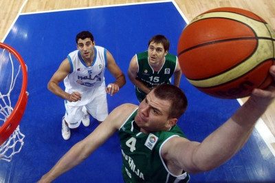 Μένει στην Εστουντιάντες ο Σλόκαρ