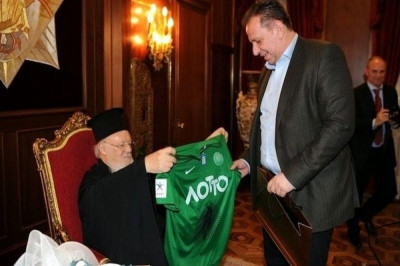 Πανθρακικός: Φανέλα και πρόσκληση στον Πατριάρχη!