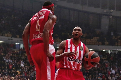 Σίμονς: «Να επιβάλλουμε το μπάσκετ του Ολυμπιακού» (video)