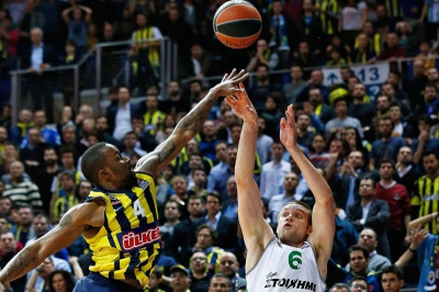 ΜακΚάλεμπ: «Καλύτερα με Ολυμπιακό για να νικήσουμε» (videos)