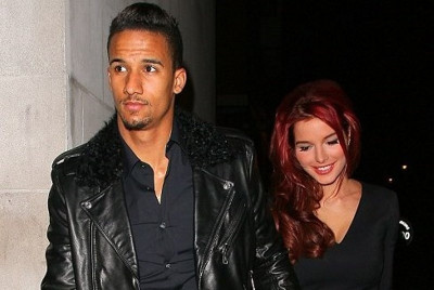 Η πιο σέξι γυναίκα ποδοσφαιριστή: Σινκλέρ δεν μας τα είχες πει αυτά! (photos+video)