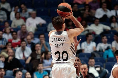 Ρεάλ Μαδρίτης: «Νυστέρι» για Κάρολ