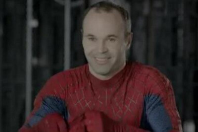 Ρεάλ - Μπαρτσελόνα: Απίστευτο ποδόσφαιρο από τους... Spiderman! (video)