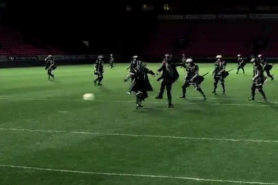 Μάντσεστερ Γιουνάιτεντ: Καγκάβα εναντίον... Σαμουράι για μπύρες! (video)