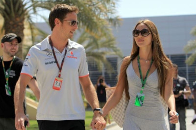 ΜακΛάρεν: Τις... τρώει καλά από τη γυναίκα του ο Μπάτον! (video)