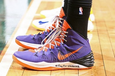 Φοίνιξ Σανς: Προσεύχεται για την Ουκρανία ο Λεν