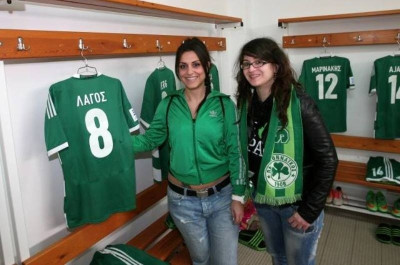 Ευχές και... έκπτωση στις γυναίκες (photo)