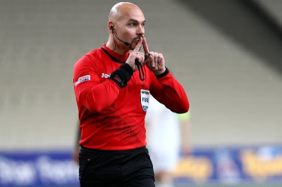 Ολυμπιακός: «Να ασχοληθεί με την πυγμαχία και την αλητεία»