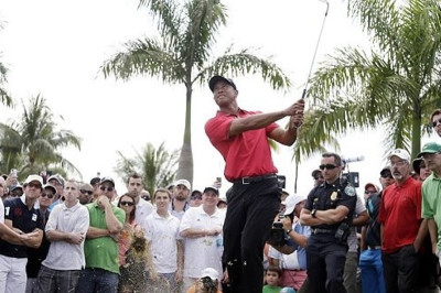 Γκολφ: Χτύπησε φίλαθλο ο Τάιγκερ Γουντς (photos+video)