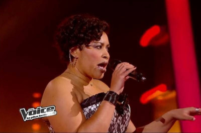 Στεφάν Λάσμε: Η εντυπωσιακή εμφάνιση της αδερφής του στα Battles του The Voice (video)