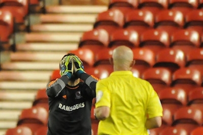 Αγγλία: Τα... πήρε ο Κωνσταντόπουλος με το... νέο χέρι του Θεού! (video)