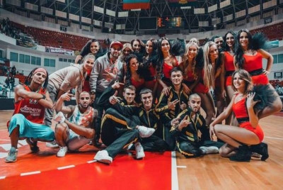 Λοκομοτίβ Κουμπάν: Οι... καυτές cheerleaders στέλνουν F4 τον Μάριτς! (video)