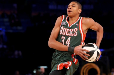 Μιλγουόκι Μπακς: Ανταγωνισμός για Αντετοκούμπο