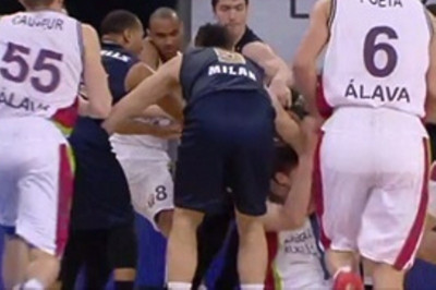 Ευρωλίγκα: Οι μπουνιές Χάκετ - Πλάις (videos)