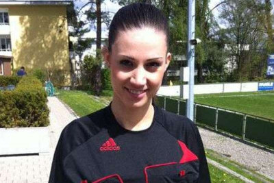 Η Ελβετίδα διαιτητής που... φαντασιώνονται όλοι οι άνδρες! (photos)