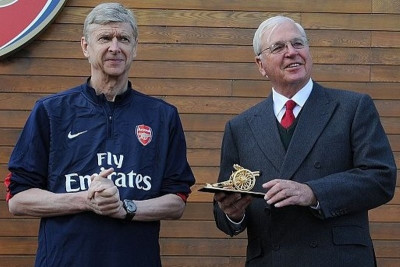 Άρσεναλ: Χρυσό κανόνι στον... 1000άρη Βενγκέρ (photos)