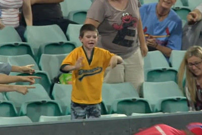 Μπέιζμπολ: Δώστε του την μπάλα, θα πάθει… κρίση! (video)