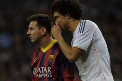 Μέσι σε Πέπε: «Χάρη σε μένα βγαίνεις φωτογραφίες!» (video)