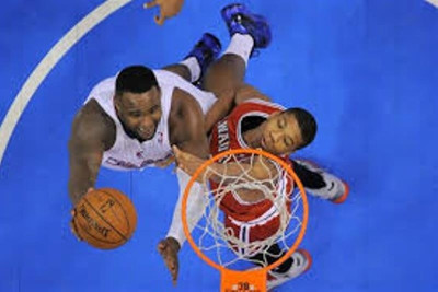 ΝΒΑ: Και μπλοκέρ και dunker ο Αντετοκούνμπο (video)