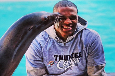 Οκλαχόμα Σίτι Θάντερ: Φίλησε τον Ουέστμπρουκ μια φώκια! (photo)