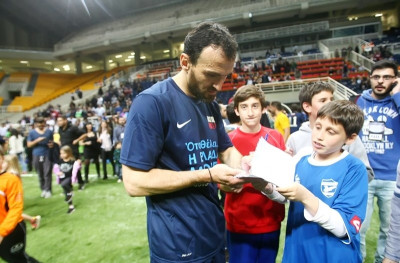 Rebuild Kefalonia: Πολλά τα αυτόγραφα (photos)