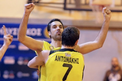 Ηλυσιακός: Συνεχάρη το Χατζή