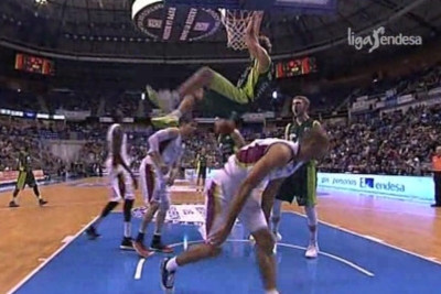 Ουνικάχα Μάλαγα: Κάρφωσε στα... μούτρα του Νοτσιόνι ο Κουζμίνσκας! (video)