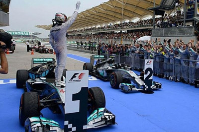 Μερσέντες: Τα ρεκόρ του Χάμιλτον στη Μαλαισία (photos+videos)