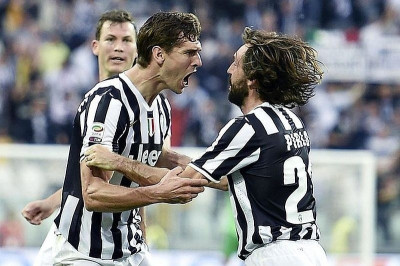 Ακάθεκτη με ρεκόρ η Γιουβέντους, 2-0 τη Λιβόρνο (video)