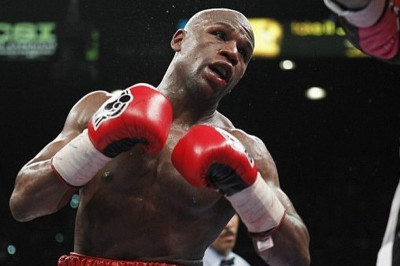 Πυγμάχος κέρδισε στο στοίχημα και απόλαυσε γυναικείο μασάζ (photos+videos)