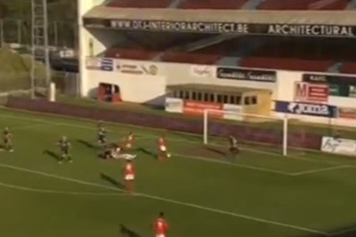 Βέλγιο: Είχε όλο το τέρμα μπροστά του και σημάδεψε... κεφάλι! (video)
