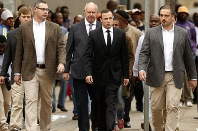 Όσκαρ Πιστόριους: «Η Ρίβα πέθανε στα χέρια μου» (photos+videos)