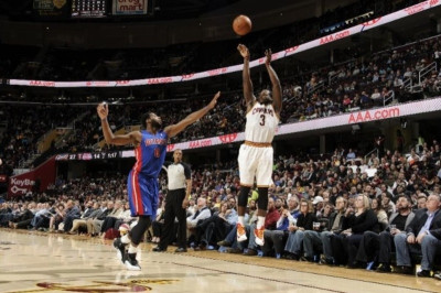 Κλίβελαντ Καβαλίερς: Πάρτι με Πίστονς (video)