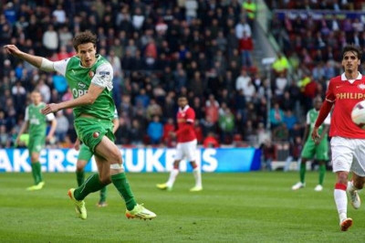 Ολλανδία: Γκολ... παραμάζωμα! (videos)