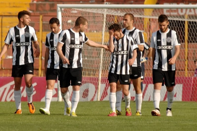 Πιερικός: Τα βλέμματα στο εξωτερικό