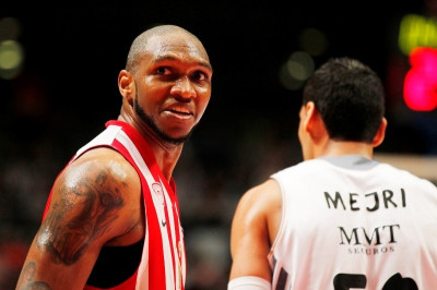 Ολυμπιακός: Πονάει ο Σίμονς