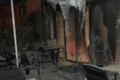 Επίθεση στο μαγαζί του Τζαβέλλα!