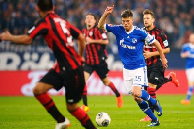 Σάλκε: Αργεί η ανανέωση του Χούντελααρ