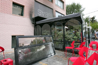 ΠΑΟΚ: Η επίθεση στο μαγαζί του Τζαβέλλα (photos)